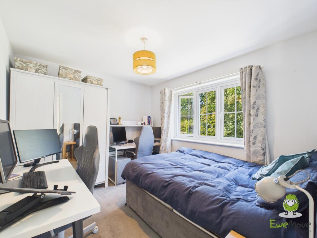 EweMove Estate Agents Basingstoke - Flagstone Cres