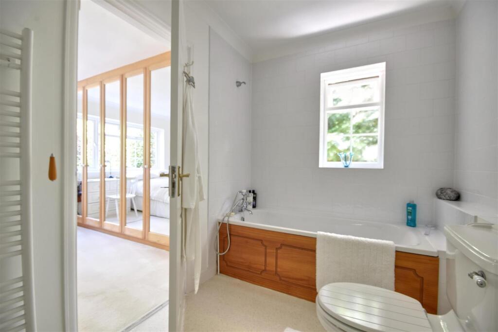 En-suite bathroom