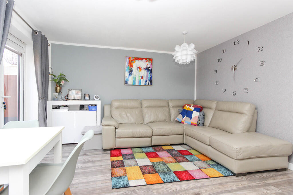 Lounge/Dining Roo...