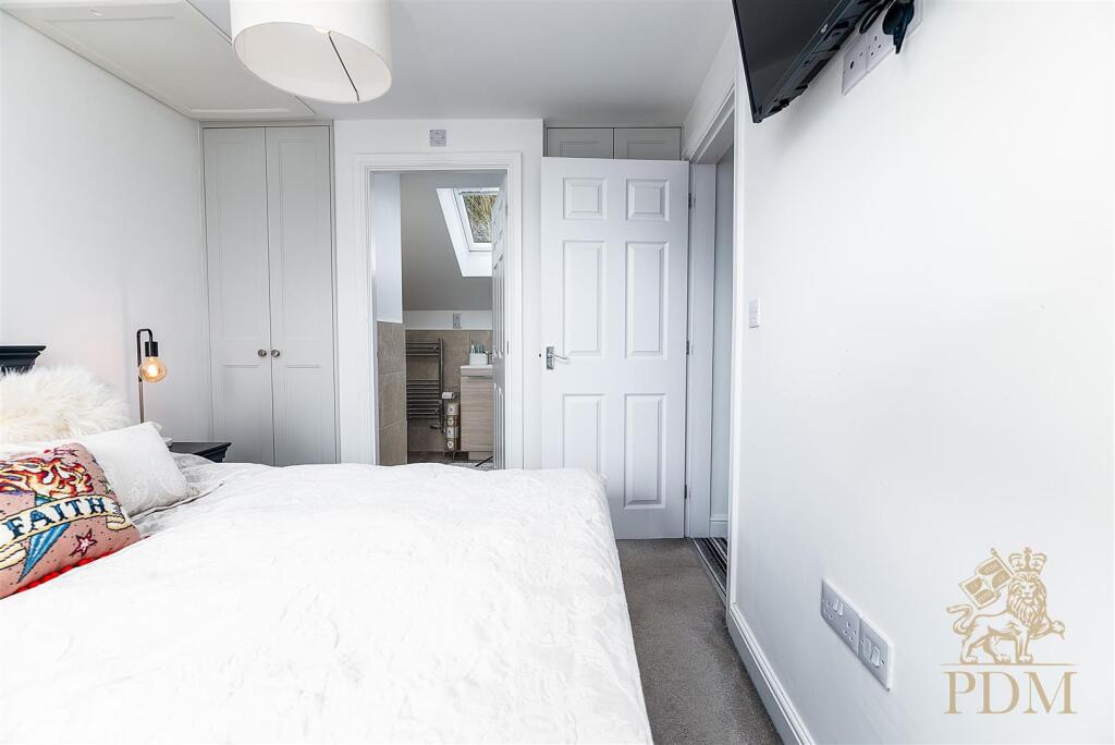 6 Byron Close Colwick Nottingham NG2 4BL