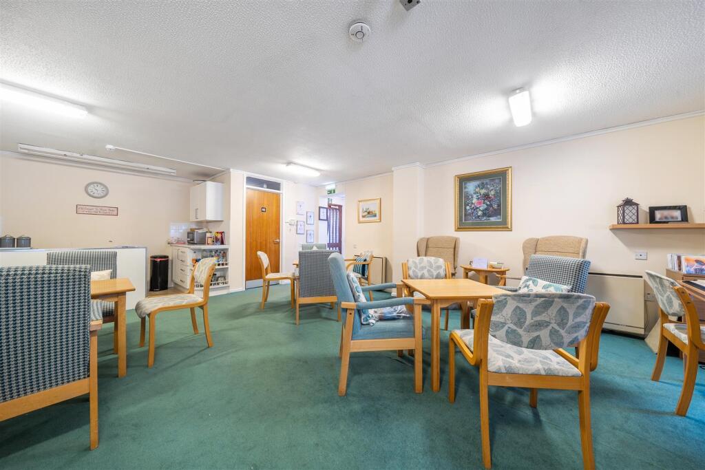 Owners Lounge 3.jpg