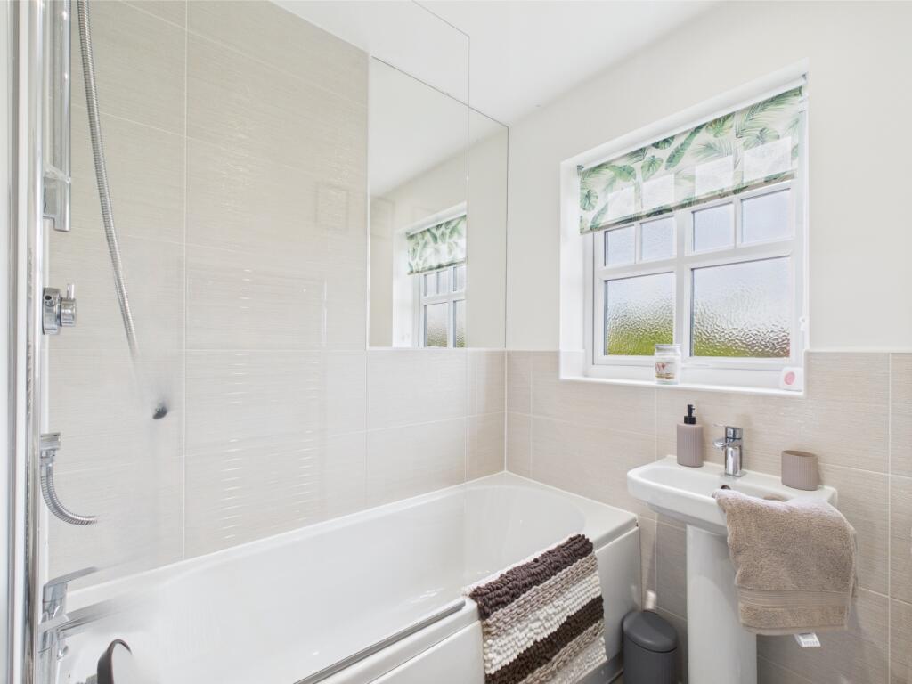 CAM04634G0-PR0034-STILL018