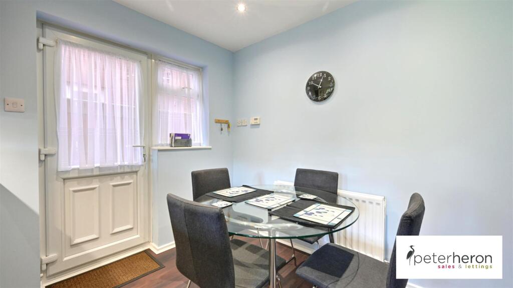 Breakfasting Kitchen