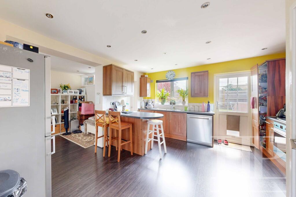 KITCHEN / BREAKFAST ROOM