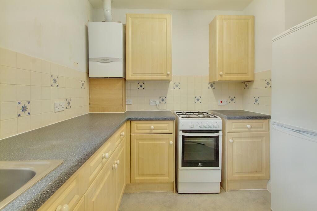5.kitchen.jpg
