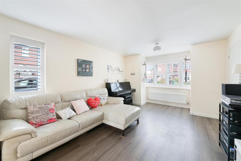 RONA MACLEAN CLOSE, (23).jpg