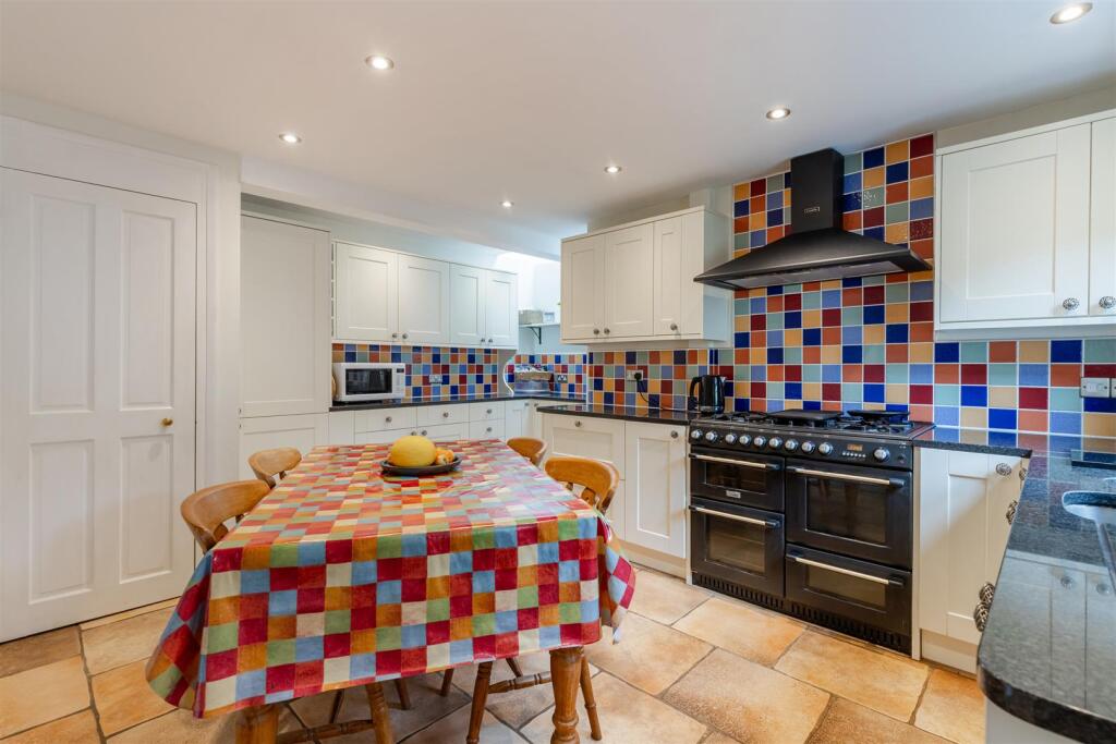 A21 - 26 College Road Newton Abbot - 250422.jpg