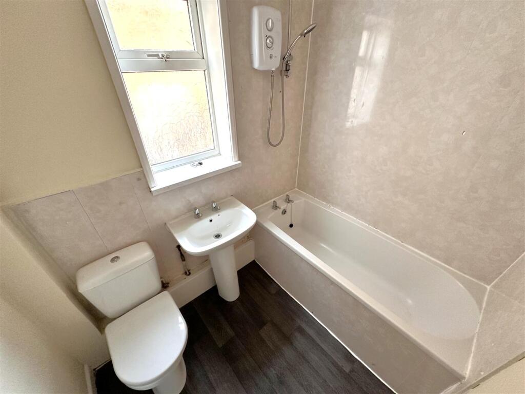 Ground Floor Bathroom 417