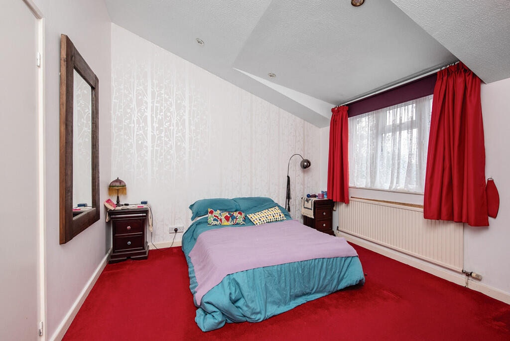 4 Peddlars Grove ...