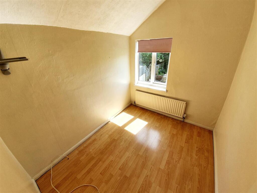 Bed3.jpg