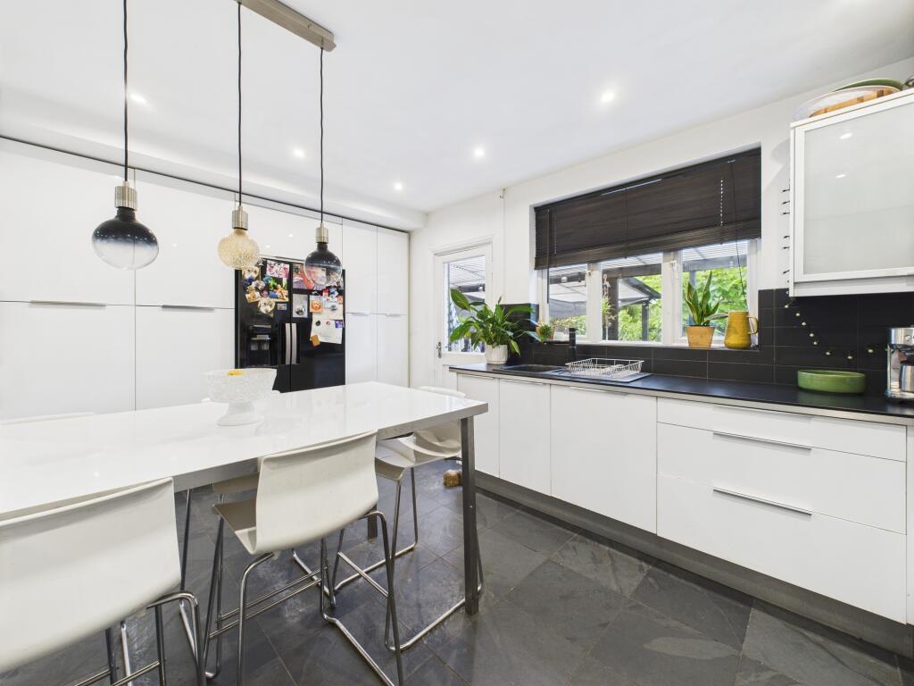 CAM05192G0-PR0116-STILL009