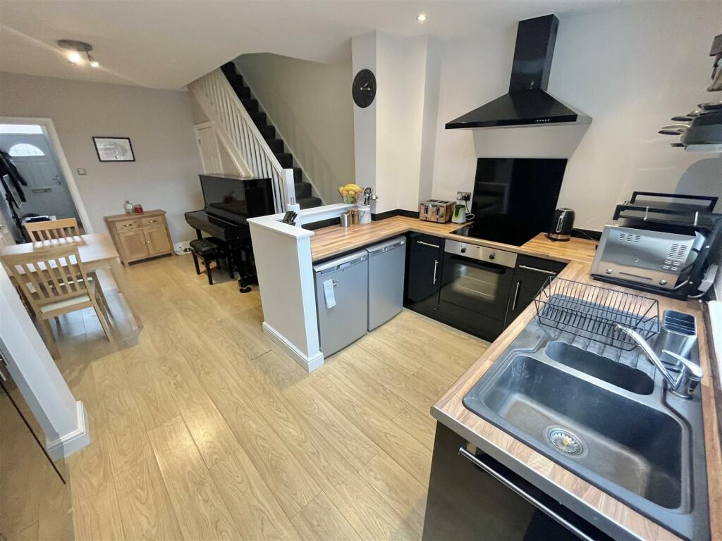Dining Kitchen Aspect 4.jpg