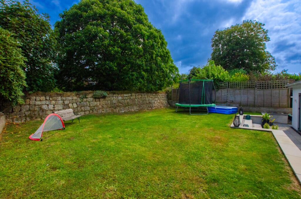  7 Reeds Park To Book A Viewing Call TPS Lostwithi