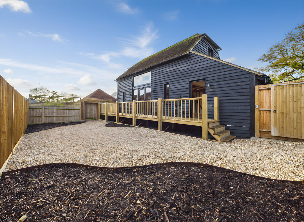 Garden to house t...