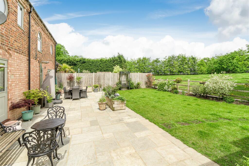 3 Poplars Yard, Shuttington