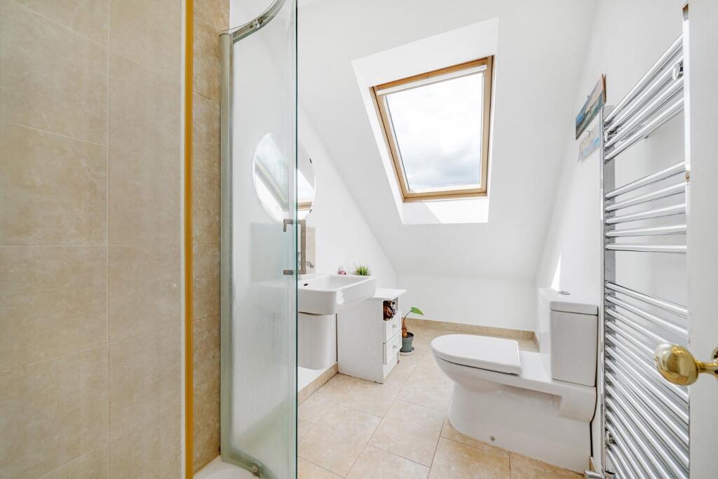 Bathroom 2.JPG