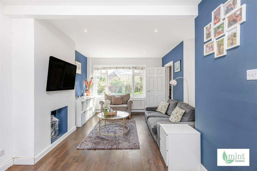 15__Engliff_Lane__Pyrford__Woking__Surrey__GU22_8S