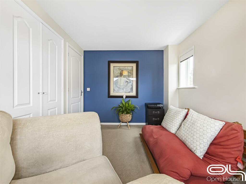 Lawns Drive (35).jpg