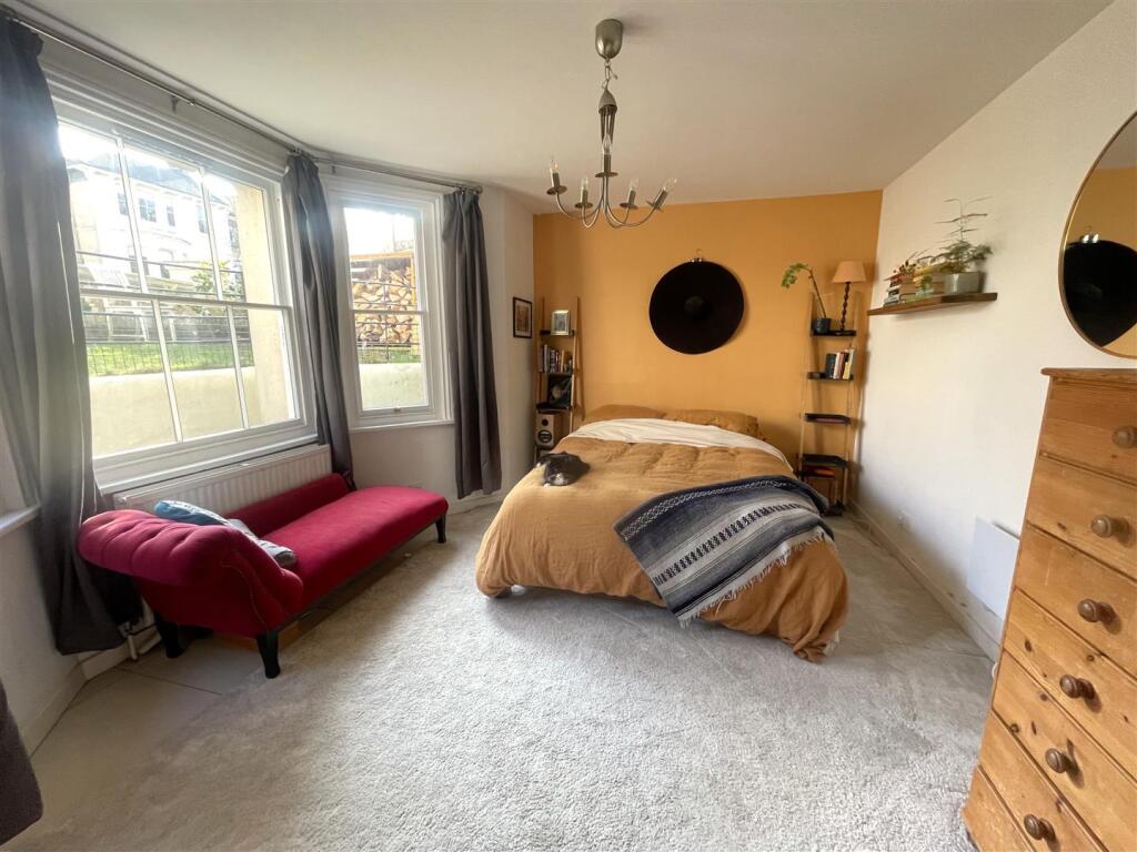Bed 1.jpg