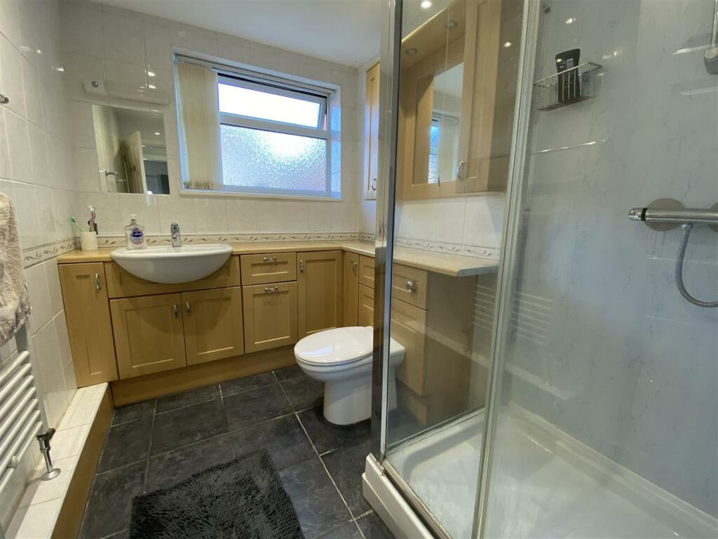 Ground floor well equipped shower room