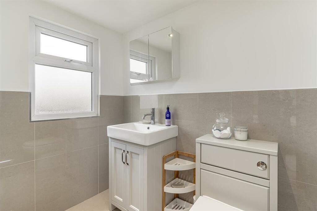 Master Bedroom Ensuite.jpg