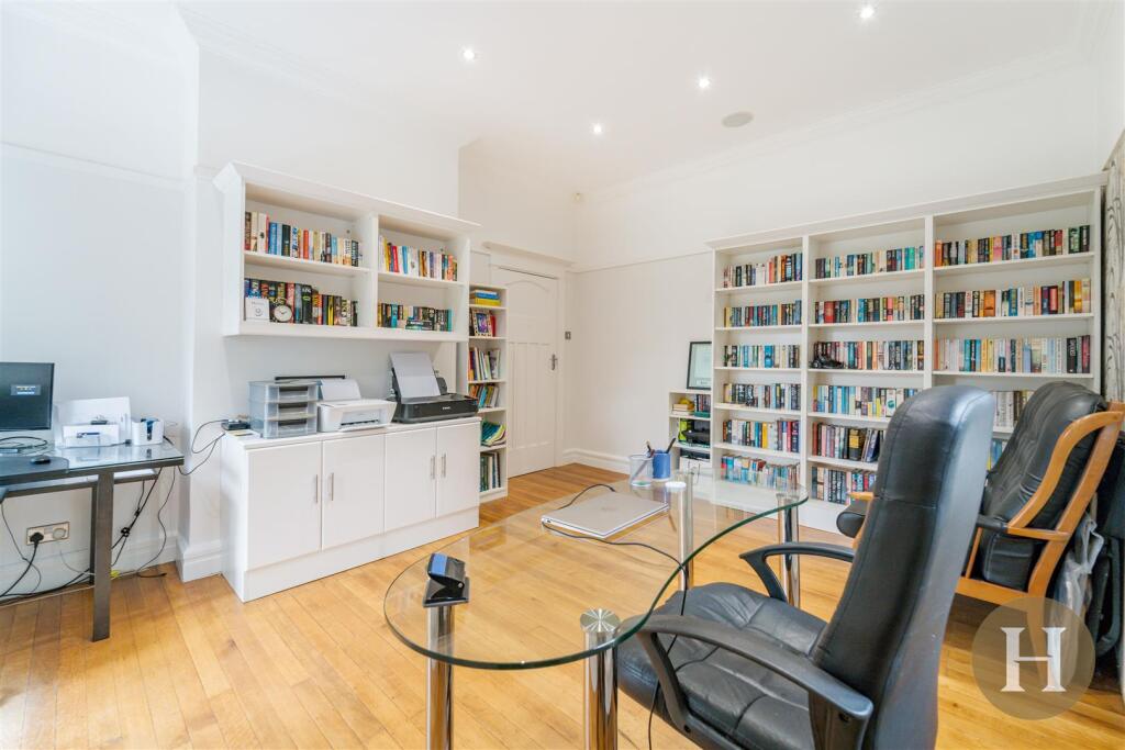 Hadleigh Estate Agents-16.jpg