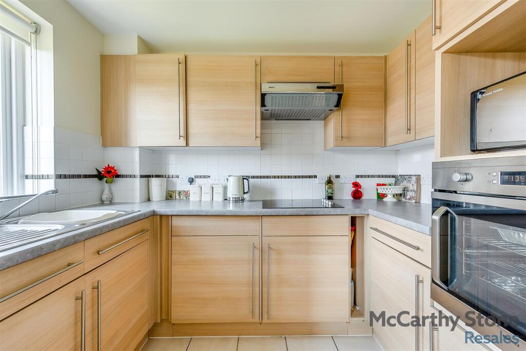 8640072-interior20.jpg