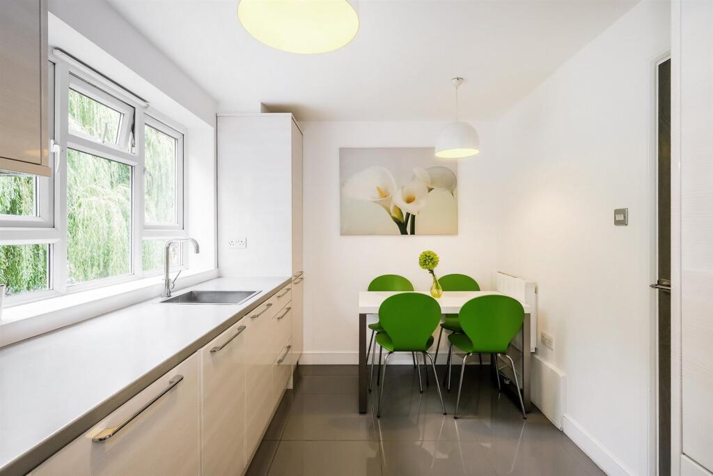 102 Brading Crescent-2_web.jpg