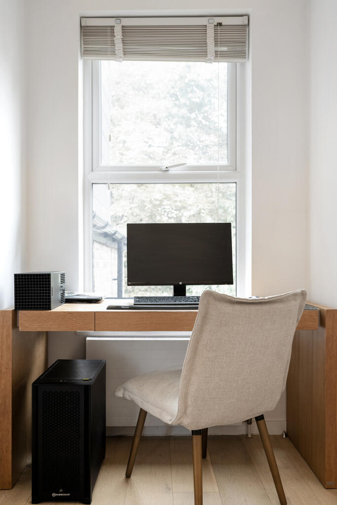 Bedroom / Office