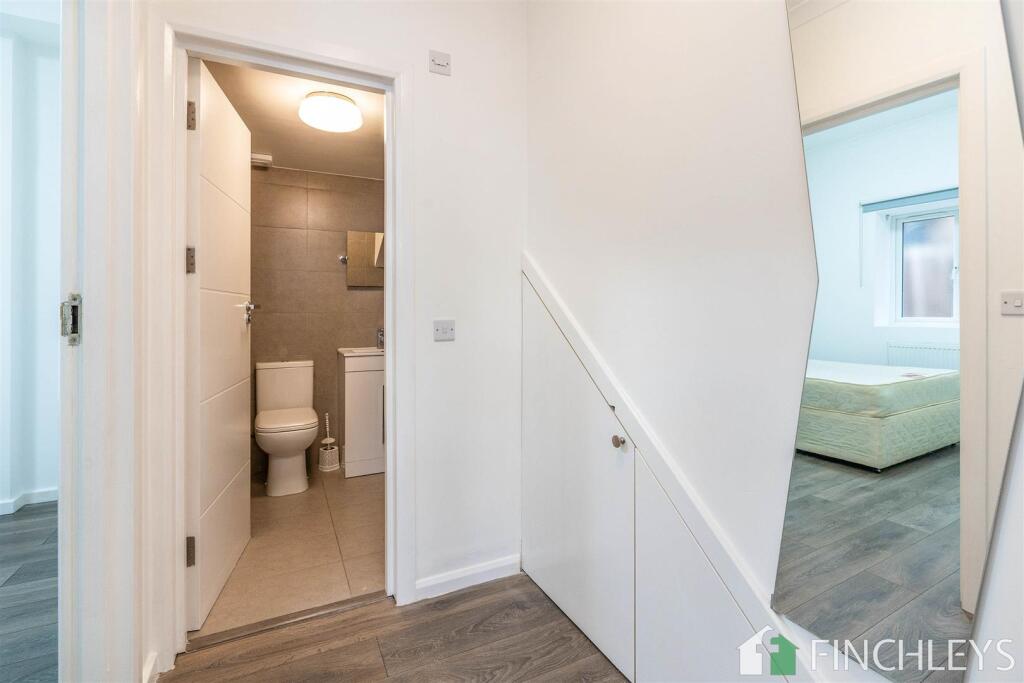 flat1216ballardslanelondonn32lx-9.jpg