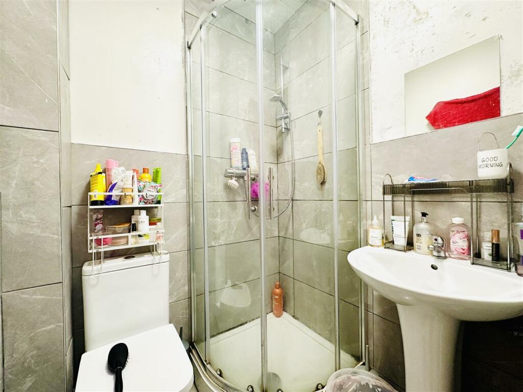 En suite to bedroom 1