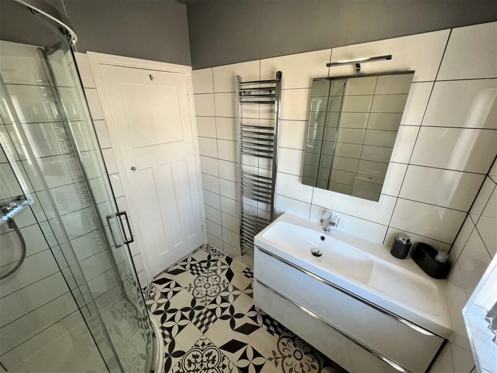 BathroomB.JPG