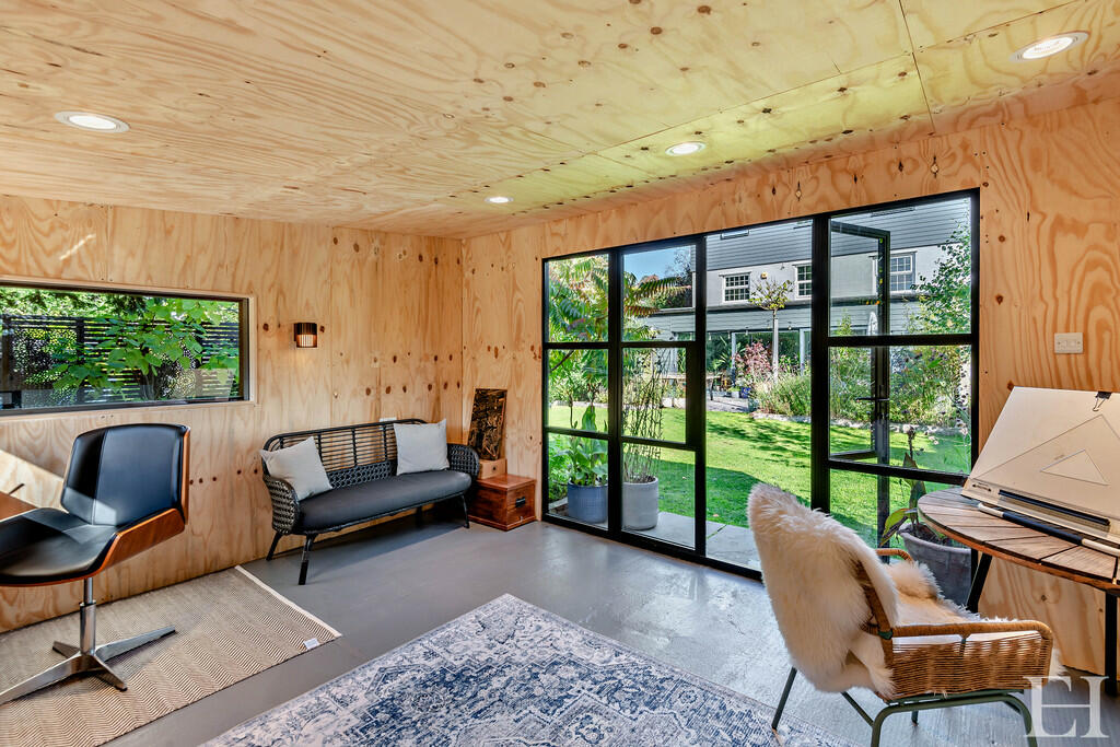 8614765-interiorW...