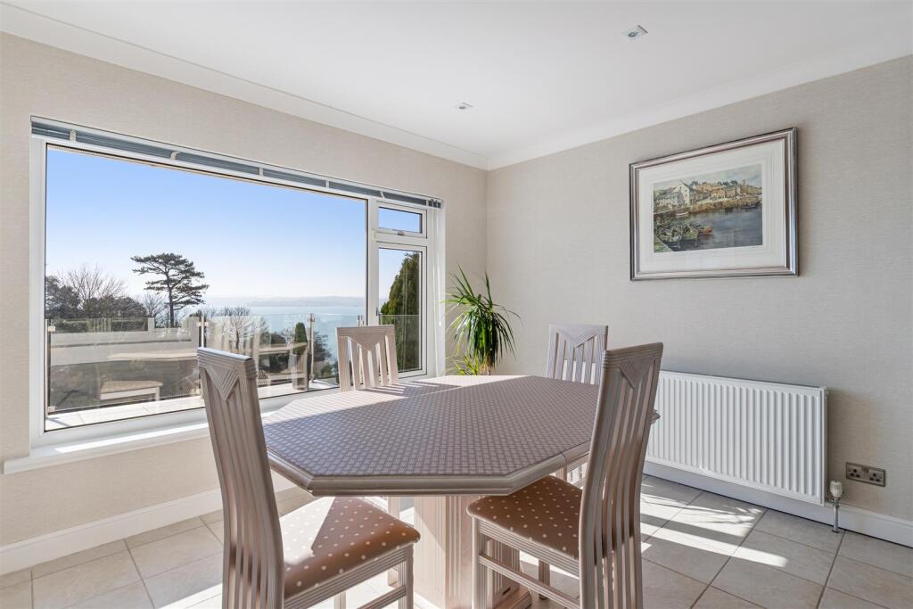 A23 - Rock Edge Rock End Avenue Torquay - 250304.j