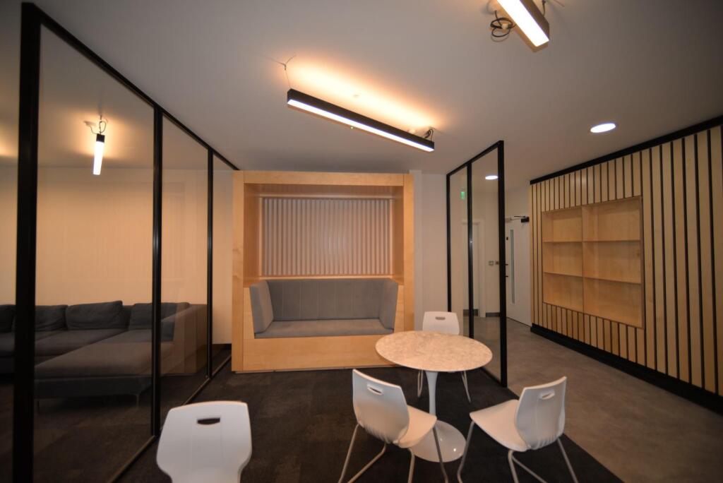 Top Floor Common Area.JPG