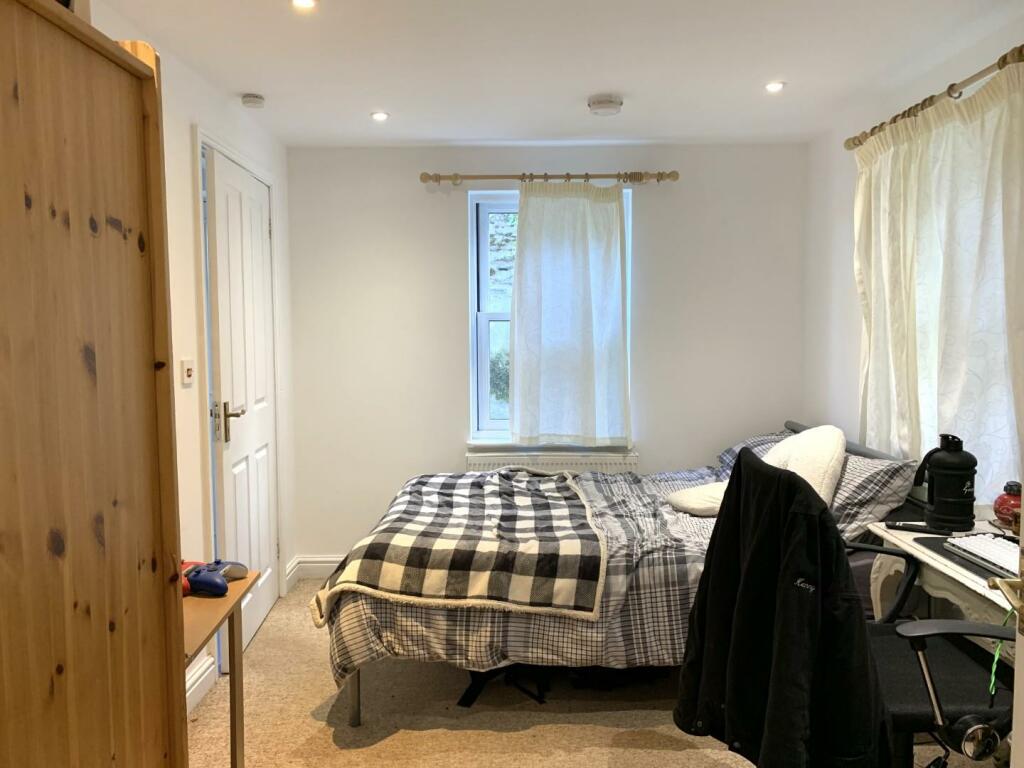 Bedroom 1.JPG