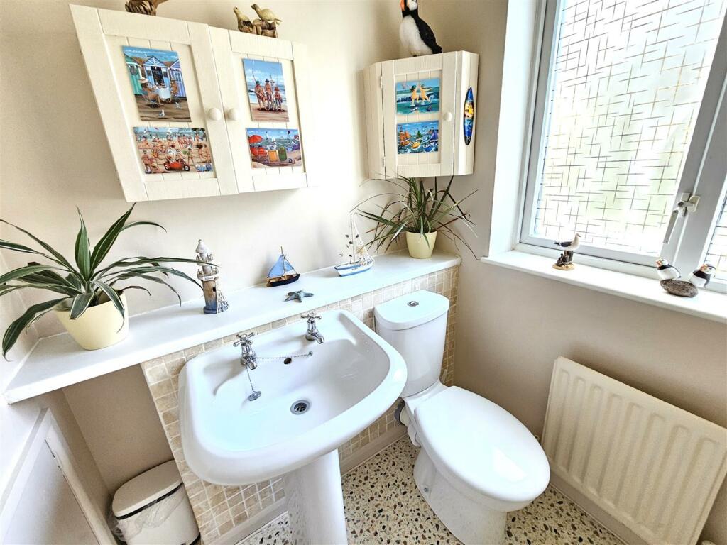 Bathroom (2).jpg