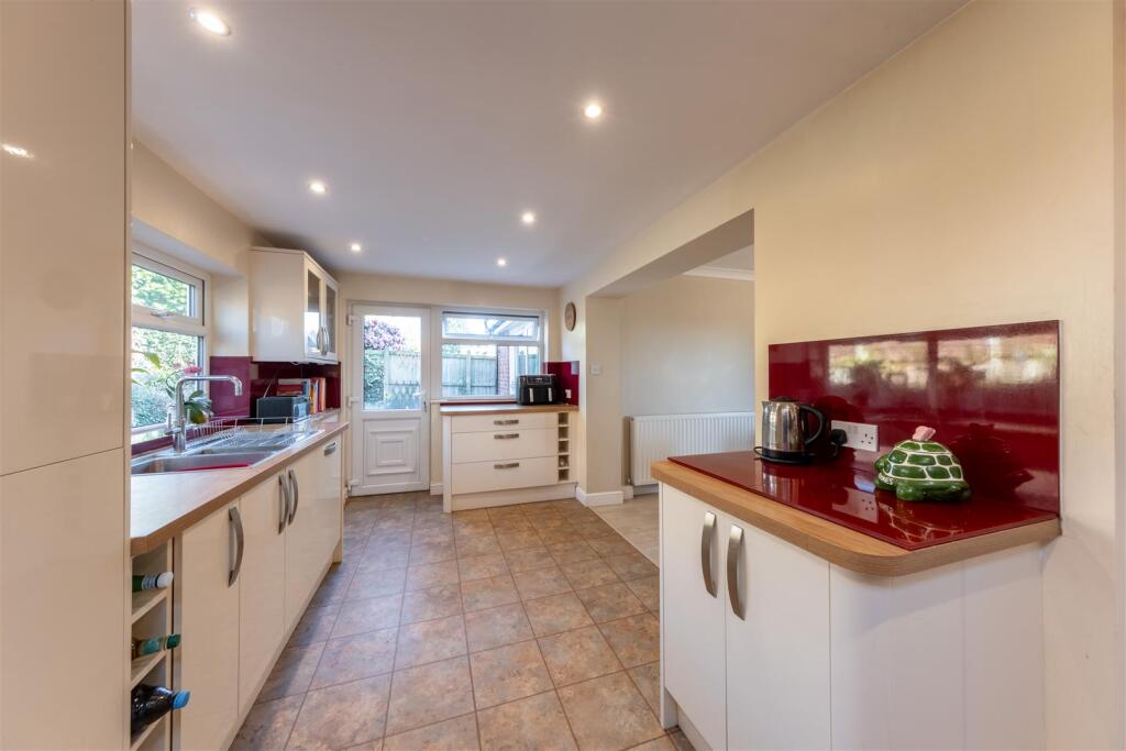 10 Windsor Close-004.jpg