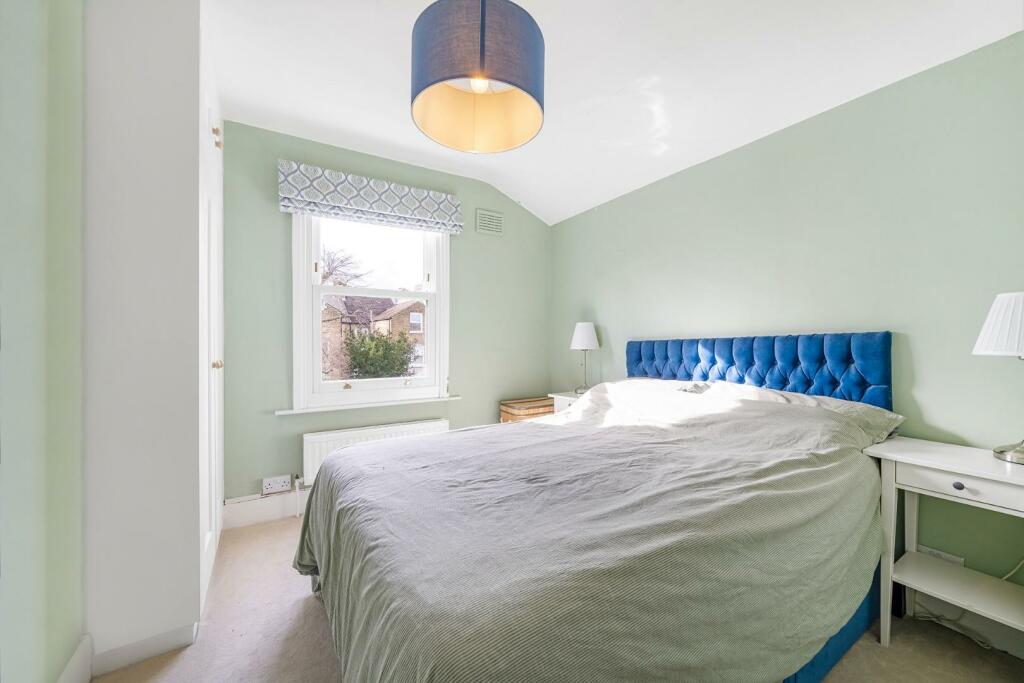 Bedroom 1.jpg