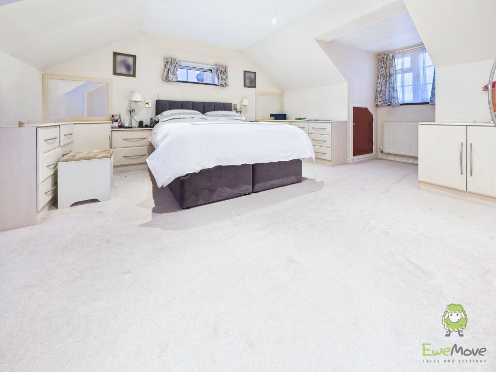 CAM01543G0-PR0169-STILL069