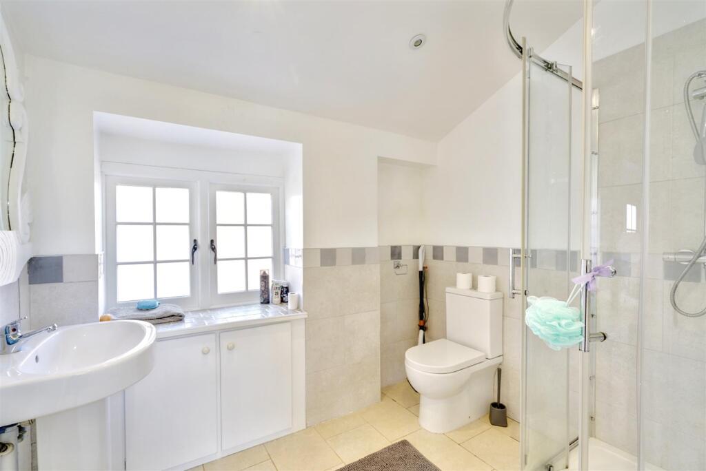 Ensuite 2_1.jpeg