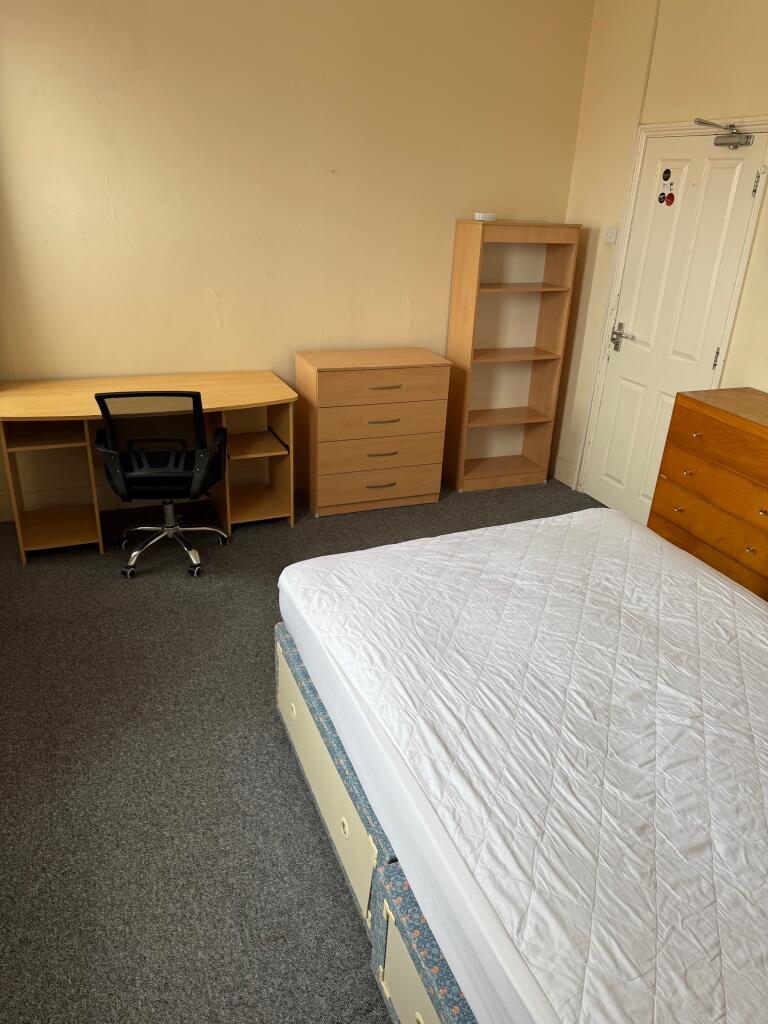 Upstairs front bedroom 