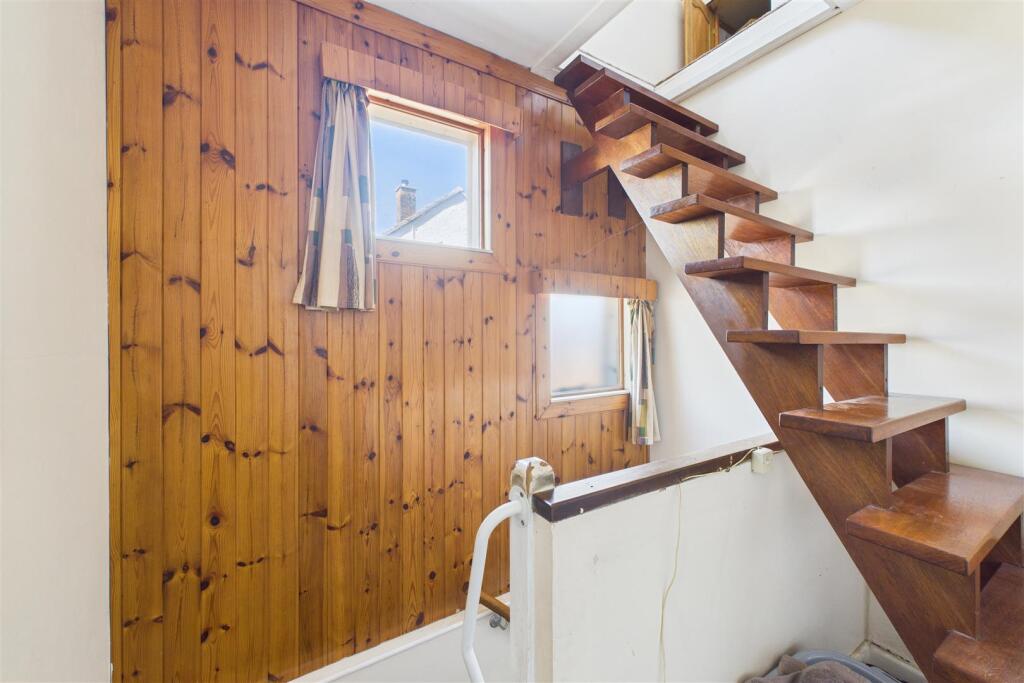 44 Hillcrest Road, Nailsea, North Somerset BS48 2J