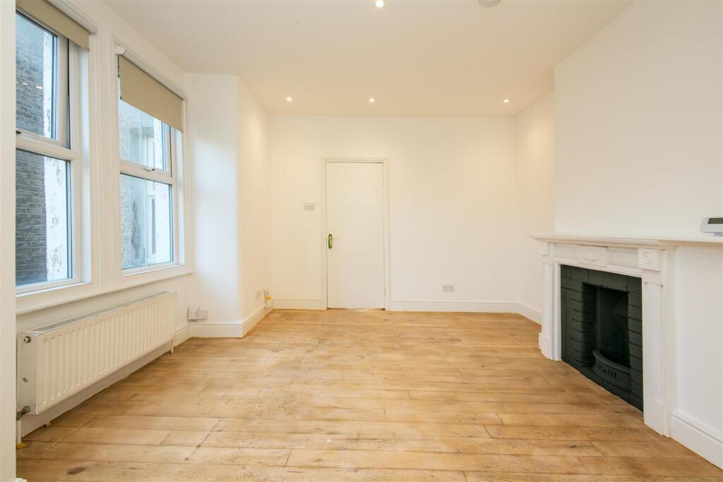 54b Gilbey Road SW17 reception 1b.jpg