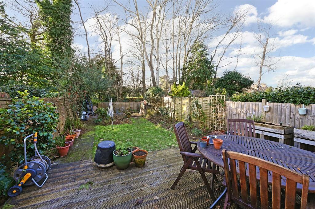 6 Westwell court tn30 (19).jpg