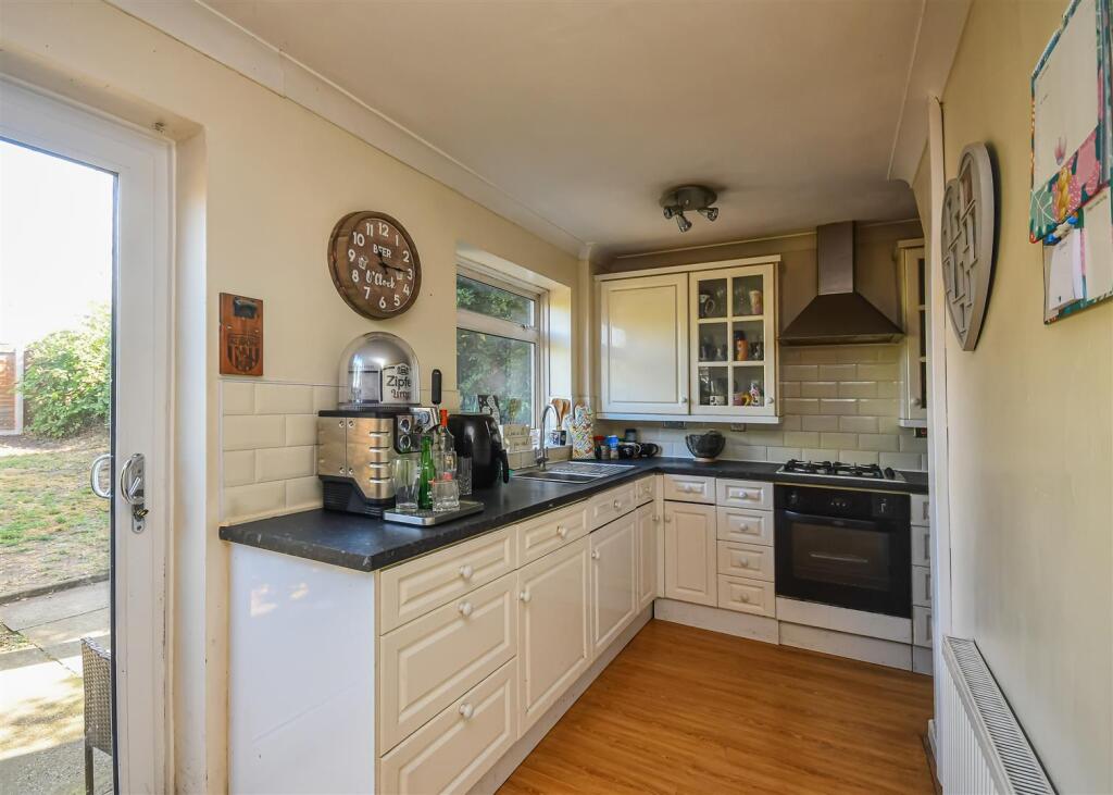 25 Foley Grove-Kitchen Diner.jpg