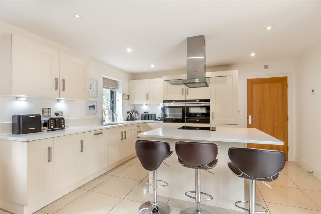 8611011-interior32.jpg