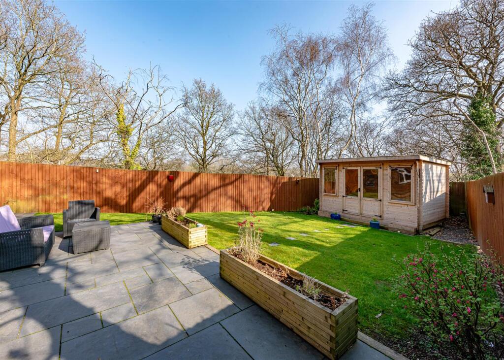 8 Oaklands-External (4).jpg