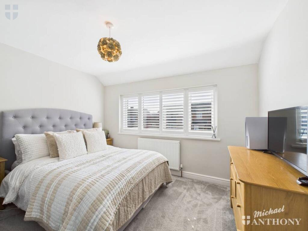 CAM03218G0-PR0573-STILL004-thumbnail-h750-70