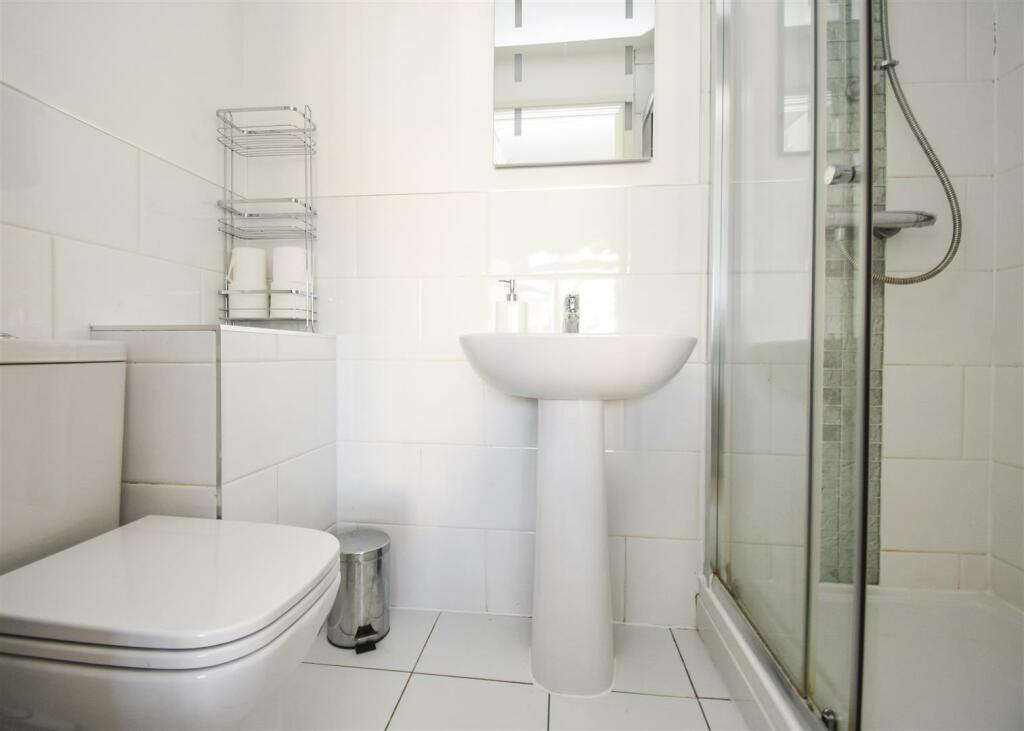 4 The Limes - En-Suite Shower Room.jpg